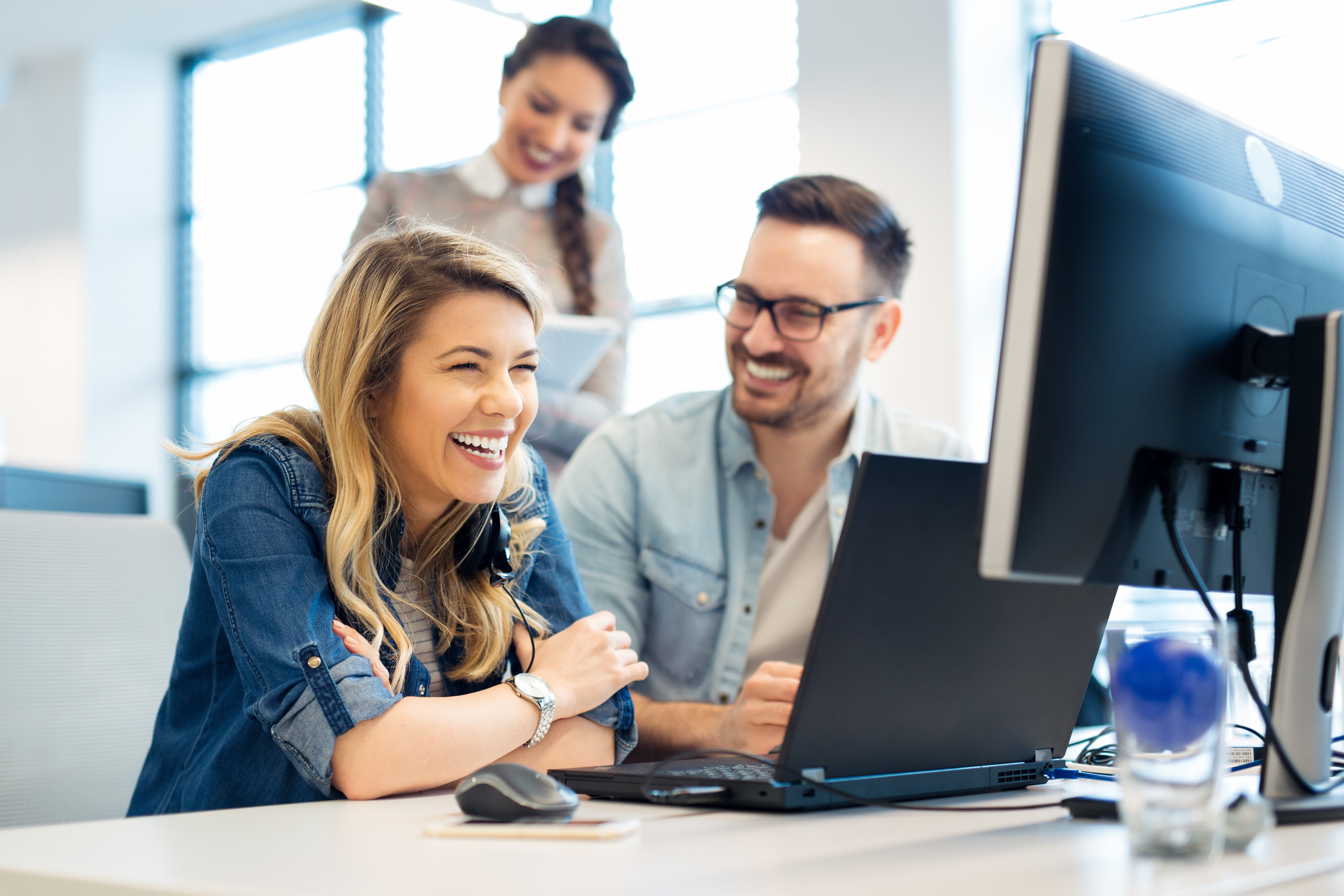 office-manager-explaining-new-employee-what-her-job-is-call-center
